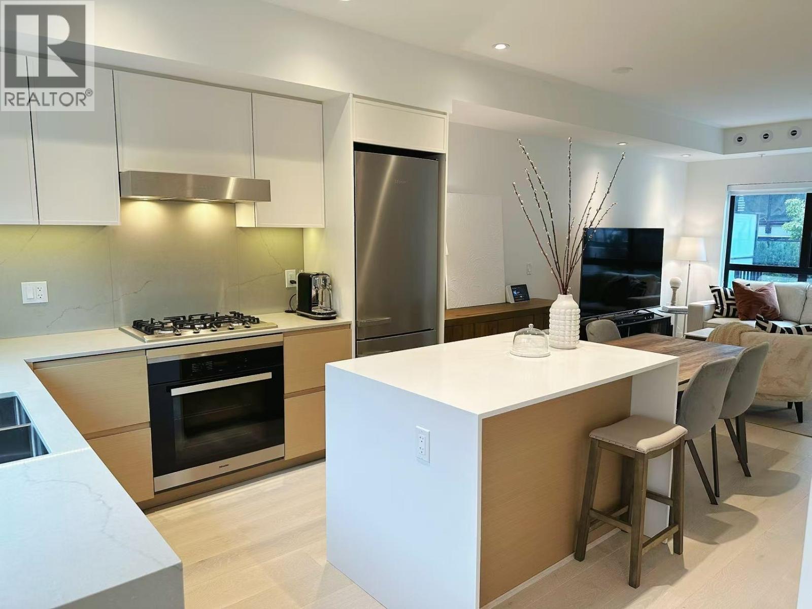 51 550 W 28TH AVENUE, Vancouver, British Columbia