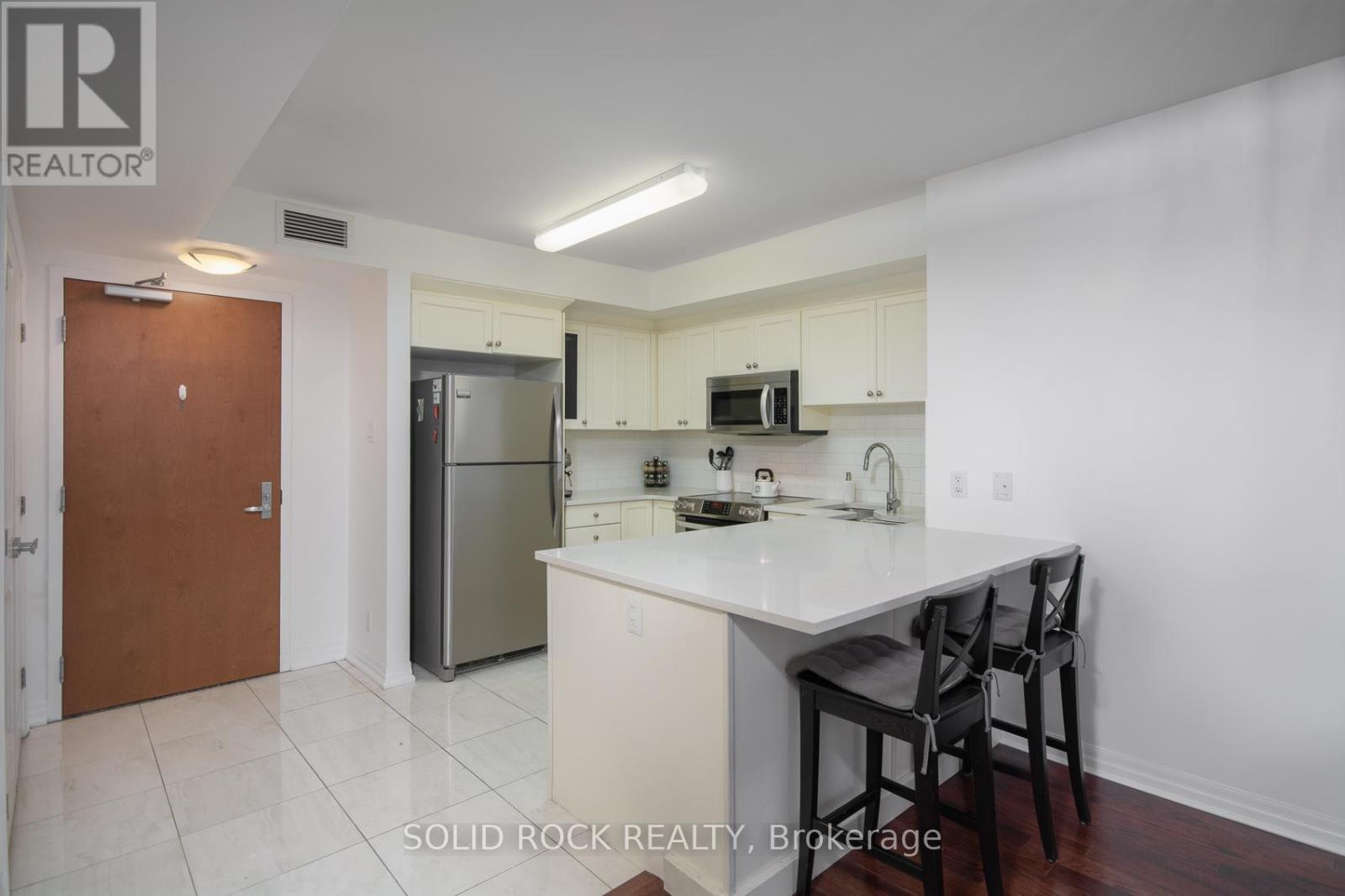 502 - 242 Rideau Street, Ottawa, Ontario  K1N 0B7 - Photo 4 - X12384797