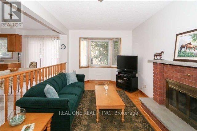 3307 Pilcom Crescent, Mississauga, Ontario  L5B 3X4 - Photo 5 - W12387120