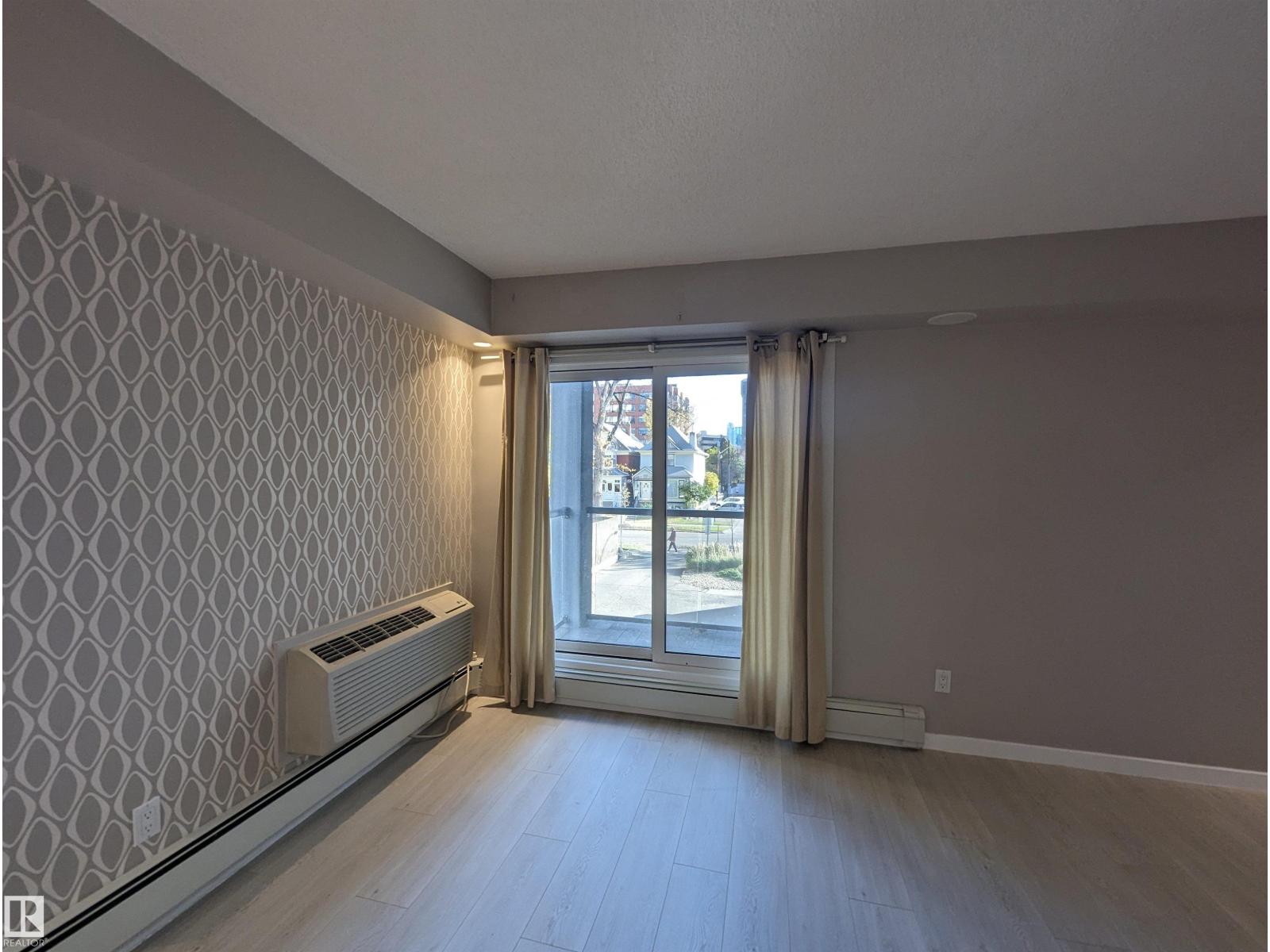 #105 10140 115 St Nw, Edmonton, Alberta  T5K 1T5 - Photo 3 - E4456640
