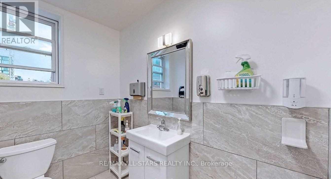 201 - 715 Queen Street E, Toronto, Ontario  M4M 1H1 - Photo 10 - E12387122