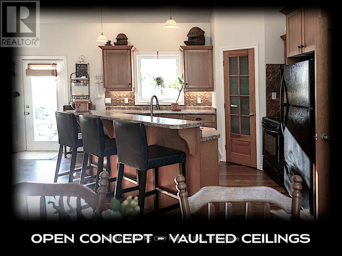 4531 Hamilton Road, Thames Centre, Ontario  N0L 1G6 - Photo 7 - X12387152