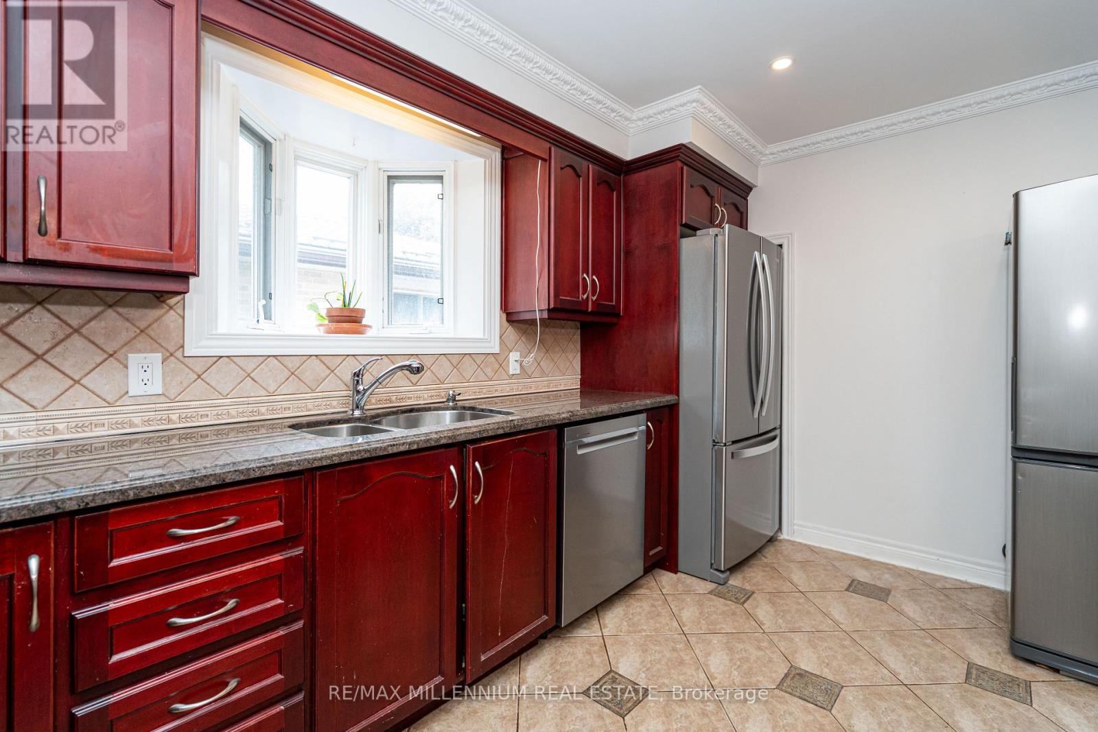 120 Madoc Drive, Brampton, Ontario  L6V 2A4 - Photo 12 - W12387140