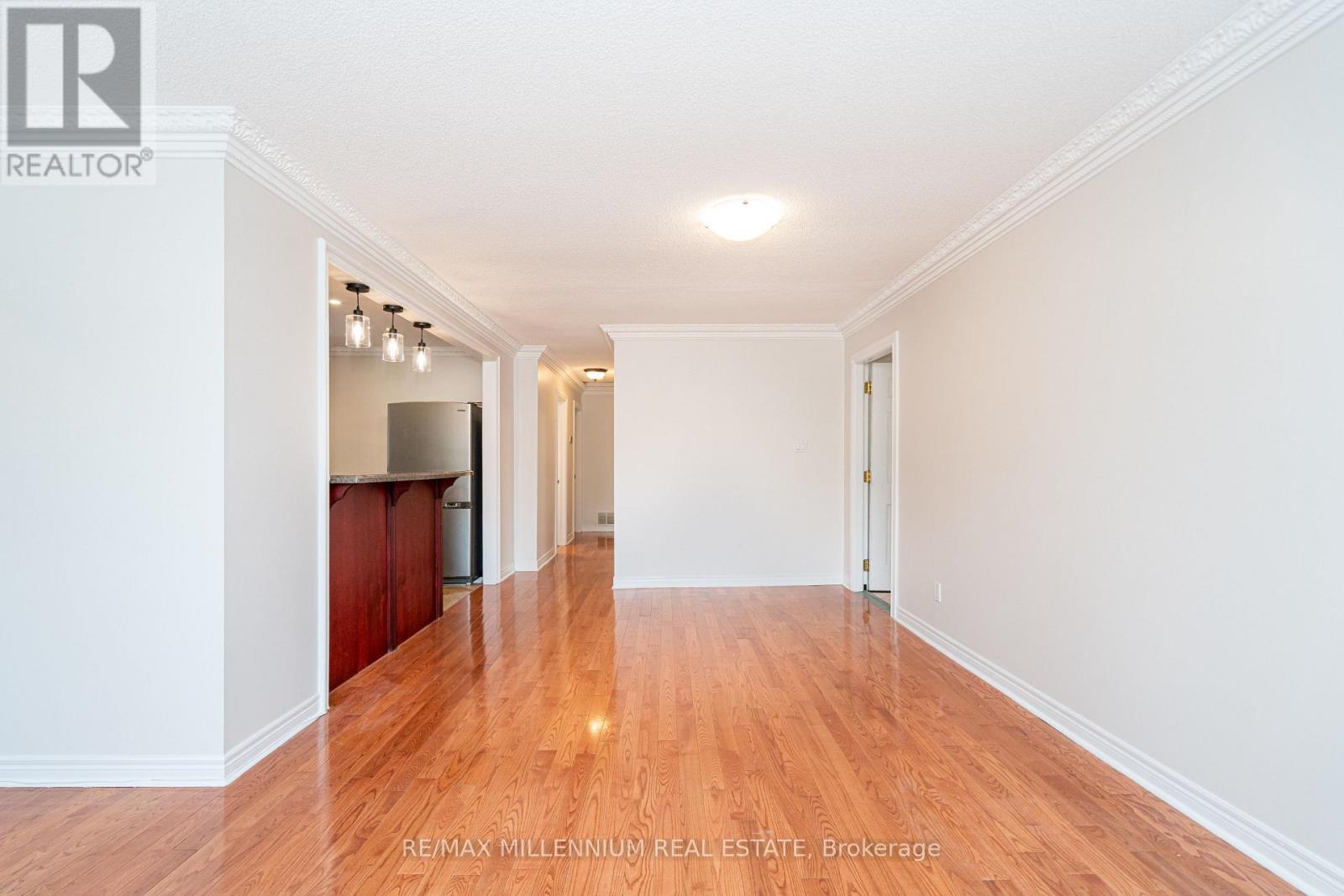 120 Madoc Drive, Brampton, Ontario  L6V 2A4 - Photo 6 - W12387140