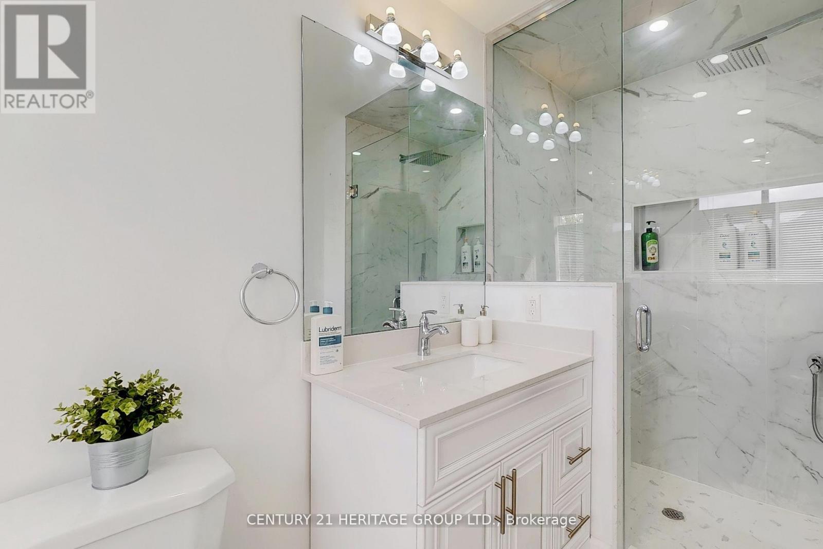 4 Sunnyvale Gate, Brampton, Ontario  L6S 6J3 - Photo 18 - W12387147