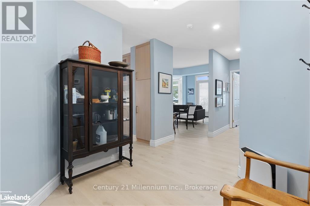 101 - 10 Bay Street E, Blue Mountains, Ontario  N0H 2P0 - Photo 13 - X12387148