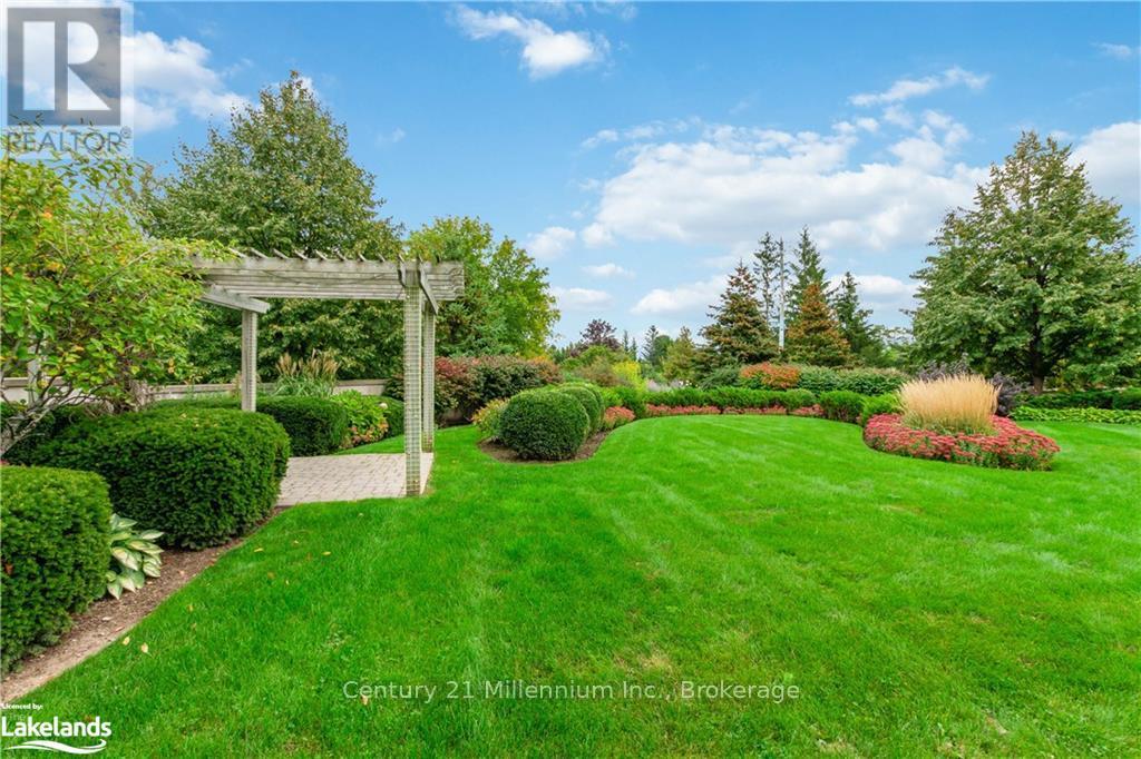 101 - 10 Bay Street E, Blue Mountains, Ontario  N0H 2P0 - Photo 39 - X12387148
