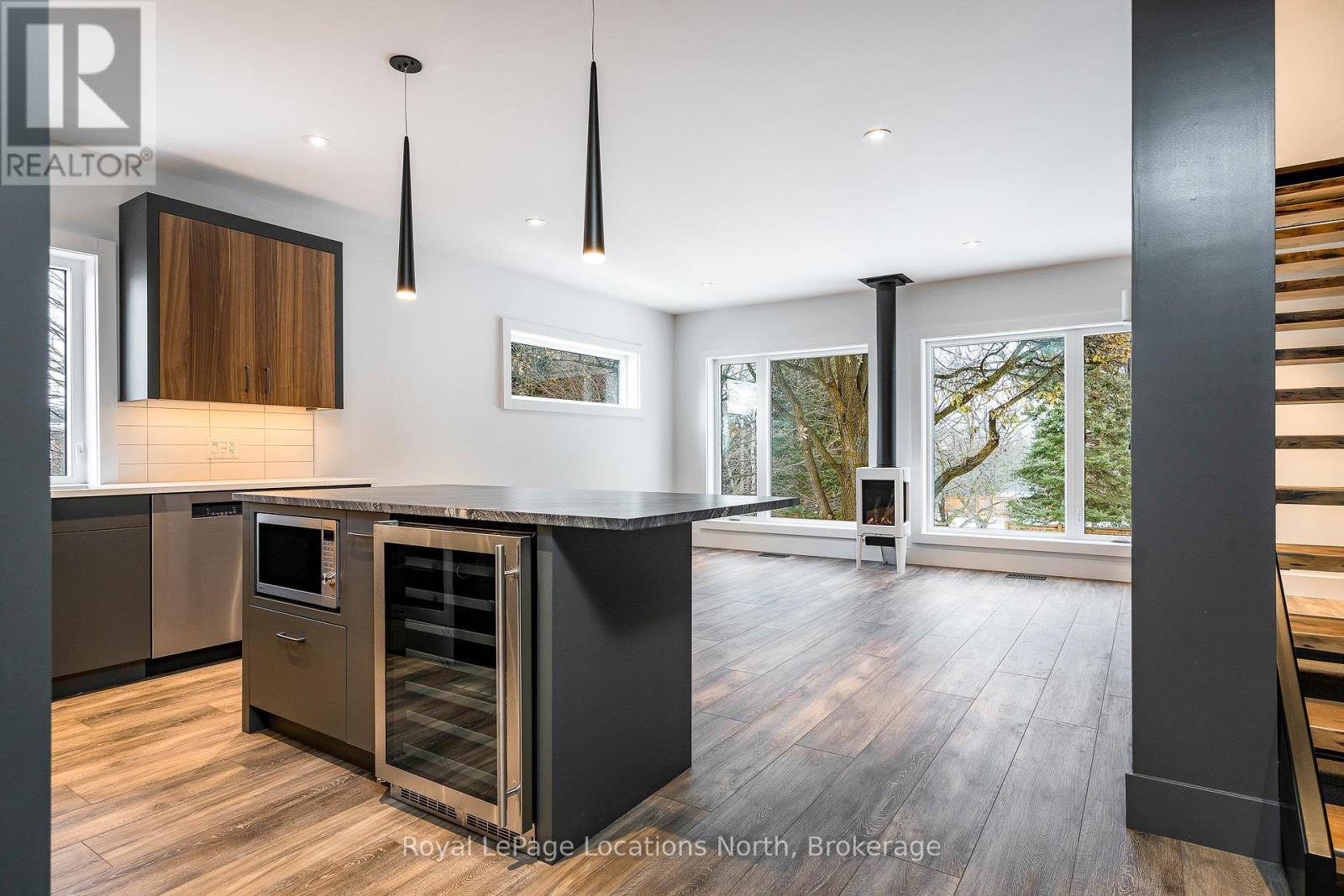 4 - 20 Alice Street E, Blue Mountains, Ontario  N0H 2P0 - Photo 3 - X12387155