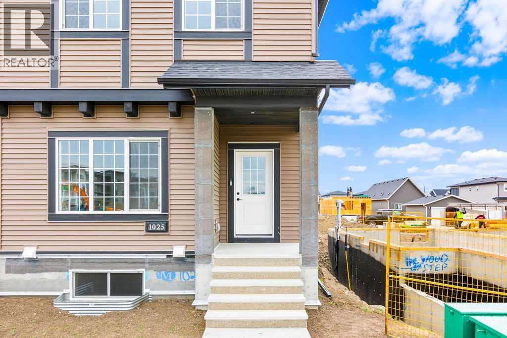 Property at 1025 Reynolds Crescent SW image 2
