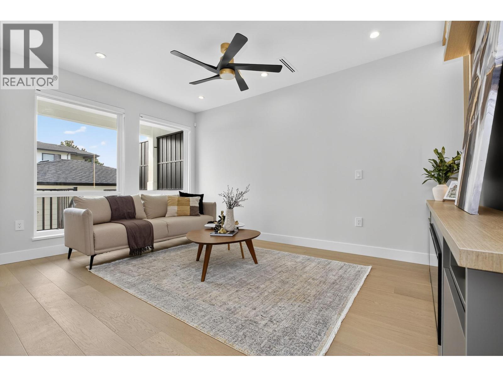 6928 Carnegie Street, Burnaby, British Columbia  V5B 1Y5 - Photo 4 - R3043319