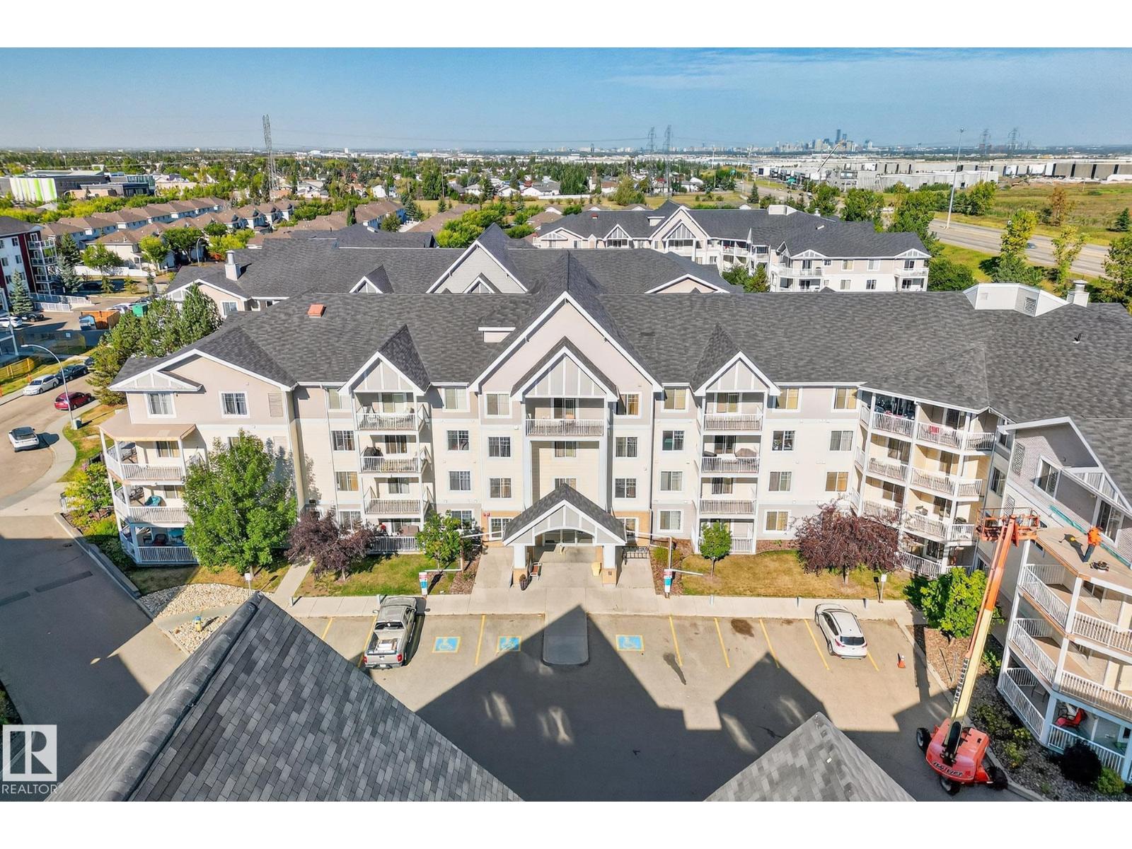 #215 2208 44 AV NW, Edmonton, Alberta