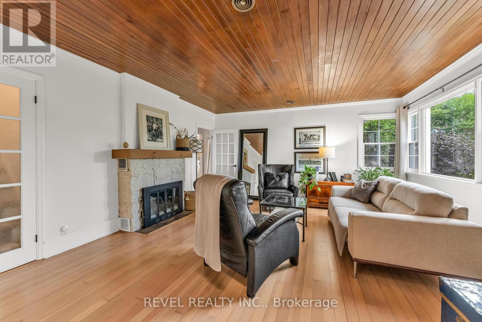 331 St Paul Street W, St. Catharines, Ontario  L2R 6P7 - Photo 6 - X12387039