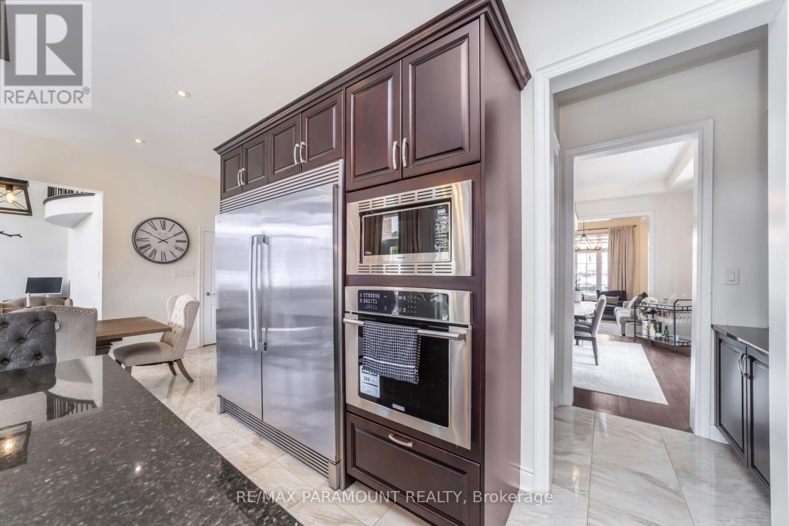 8 Accolade Court, Brampton, Ontario  L6X 2X4 - Photo 17 - W12387169