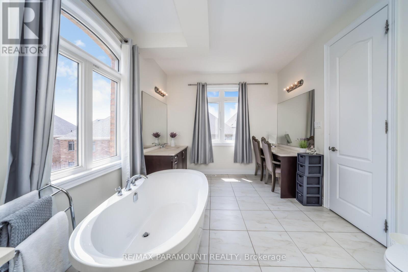 8 Accolade Court, Brampton, Ontario  L6X 2X4 - Photo 30 - W12387169