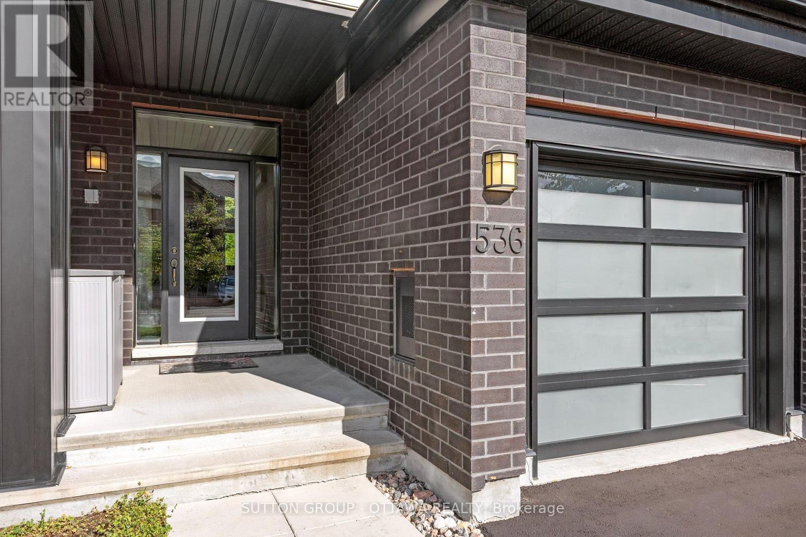 536 Rowers Way, Ottawa, Ontario  K1X 0C6 - Photo 2 - X12387194