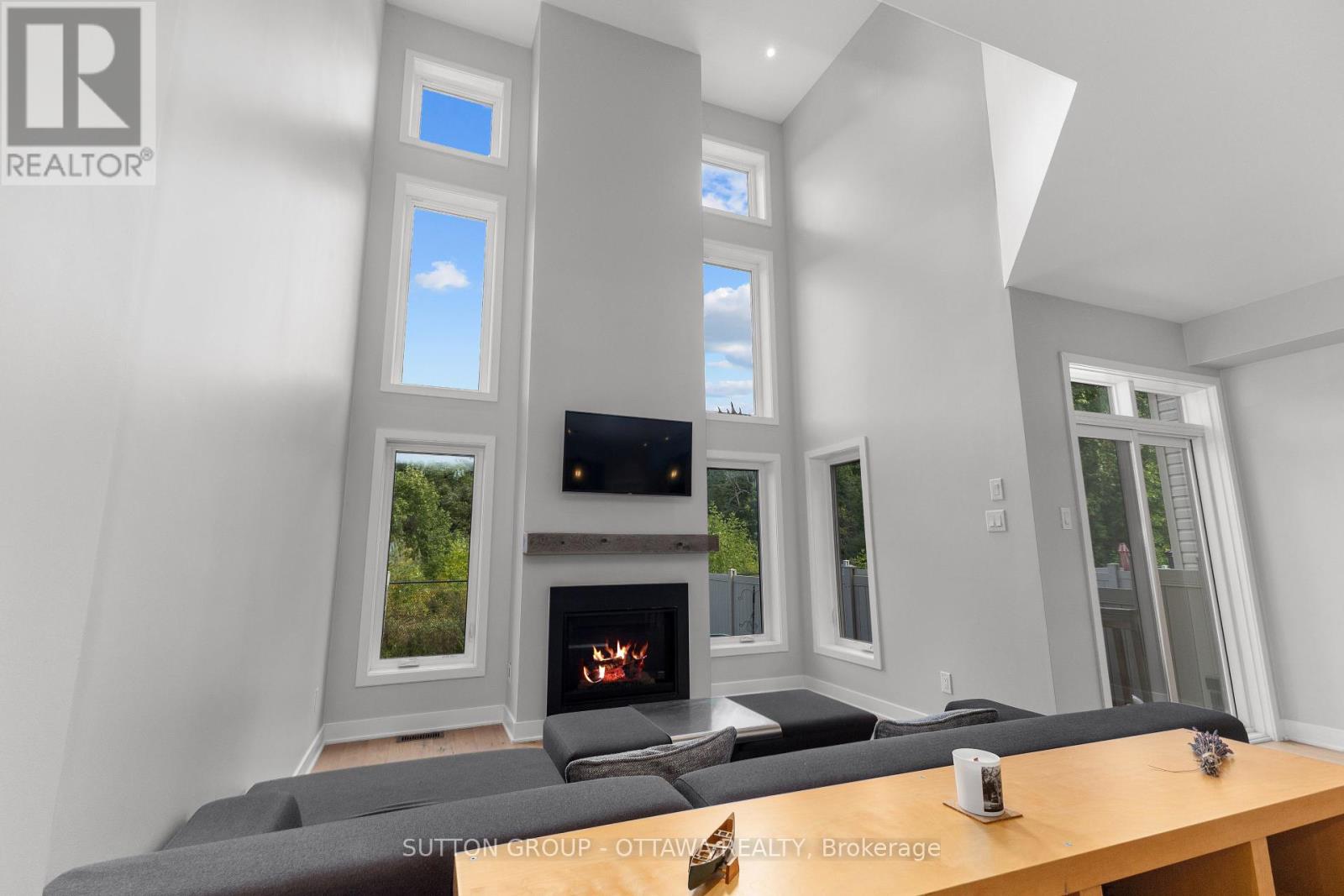536 Rowers Way, Ottawa, Ontario  K1X 0C6 - Photo 4 - X12387194