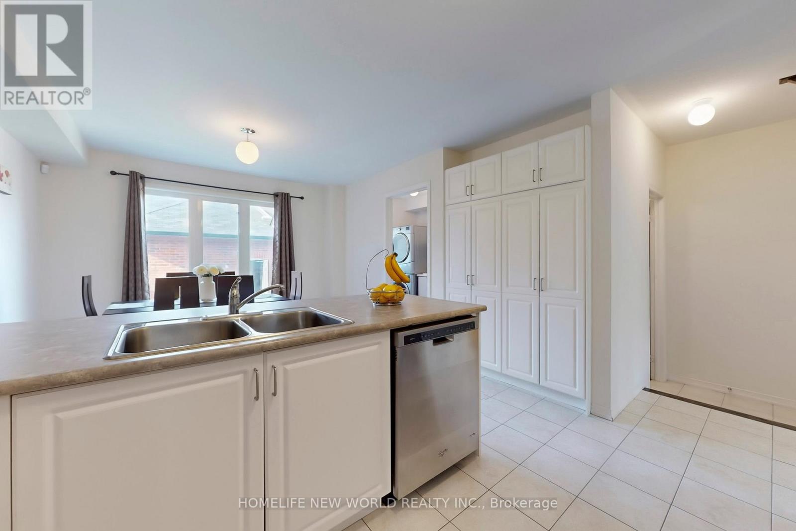 1124 Bur Oak Avenue, Markham, Ontario  L6E 0K9 - Photo 10 - N12387191