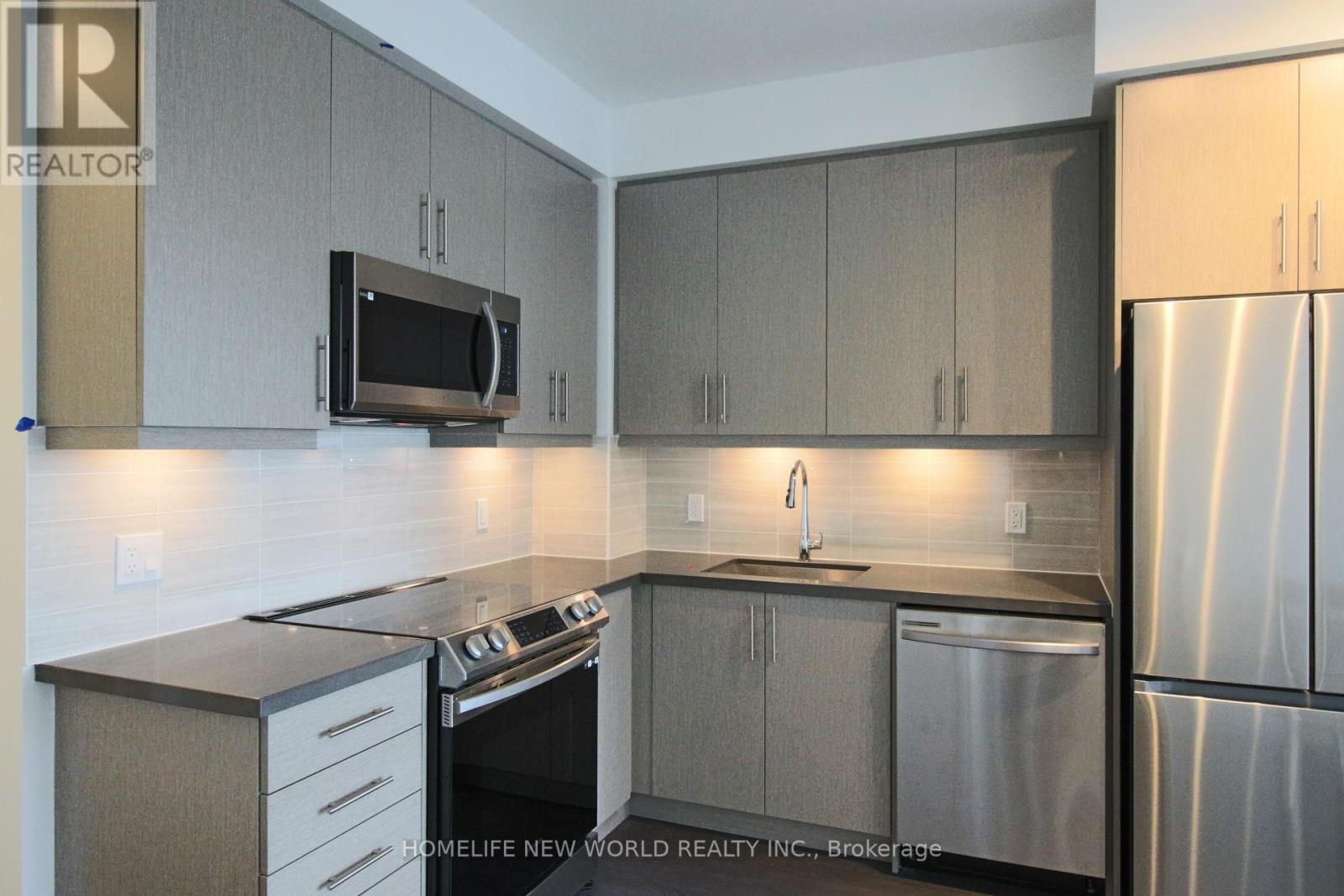 1209 - 105 Oneida Crescent S, Richmond Hill, Ontario  L4B 0H6 - Photo 2 - N12387202