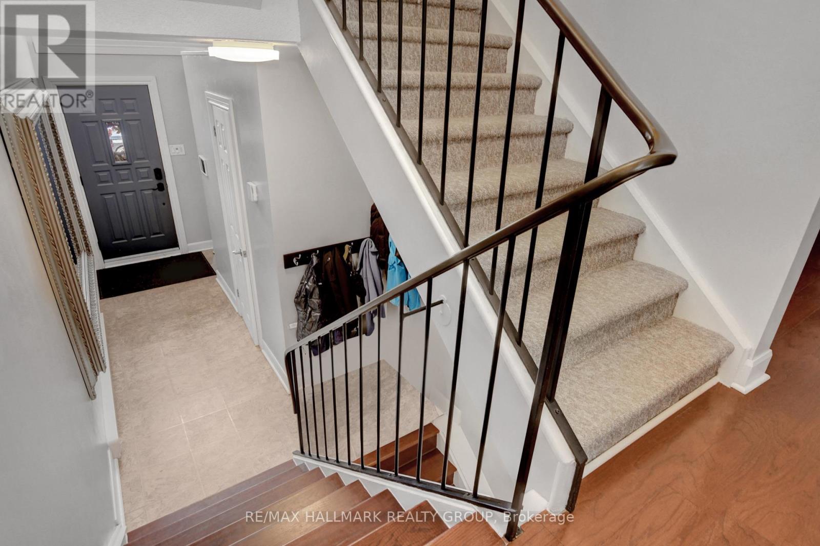 2094 Eric Crescent, Ottawa, Ontario  K1B 4P4 - Photo 5 - X12387218