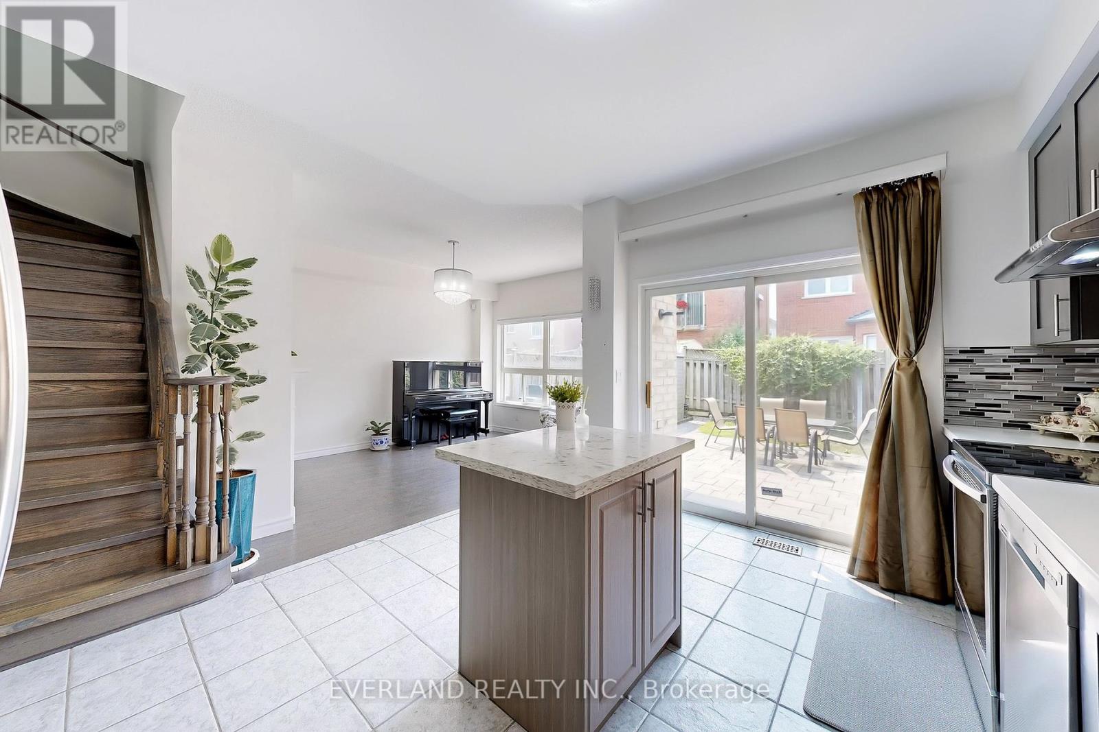 118 Orchard Hill Boulevard, Markham (Berczy), Ontario  L6C 2M4 - Photo 11 - N12376157