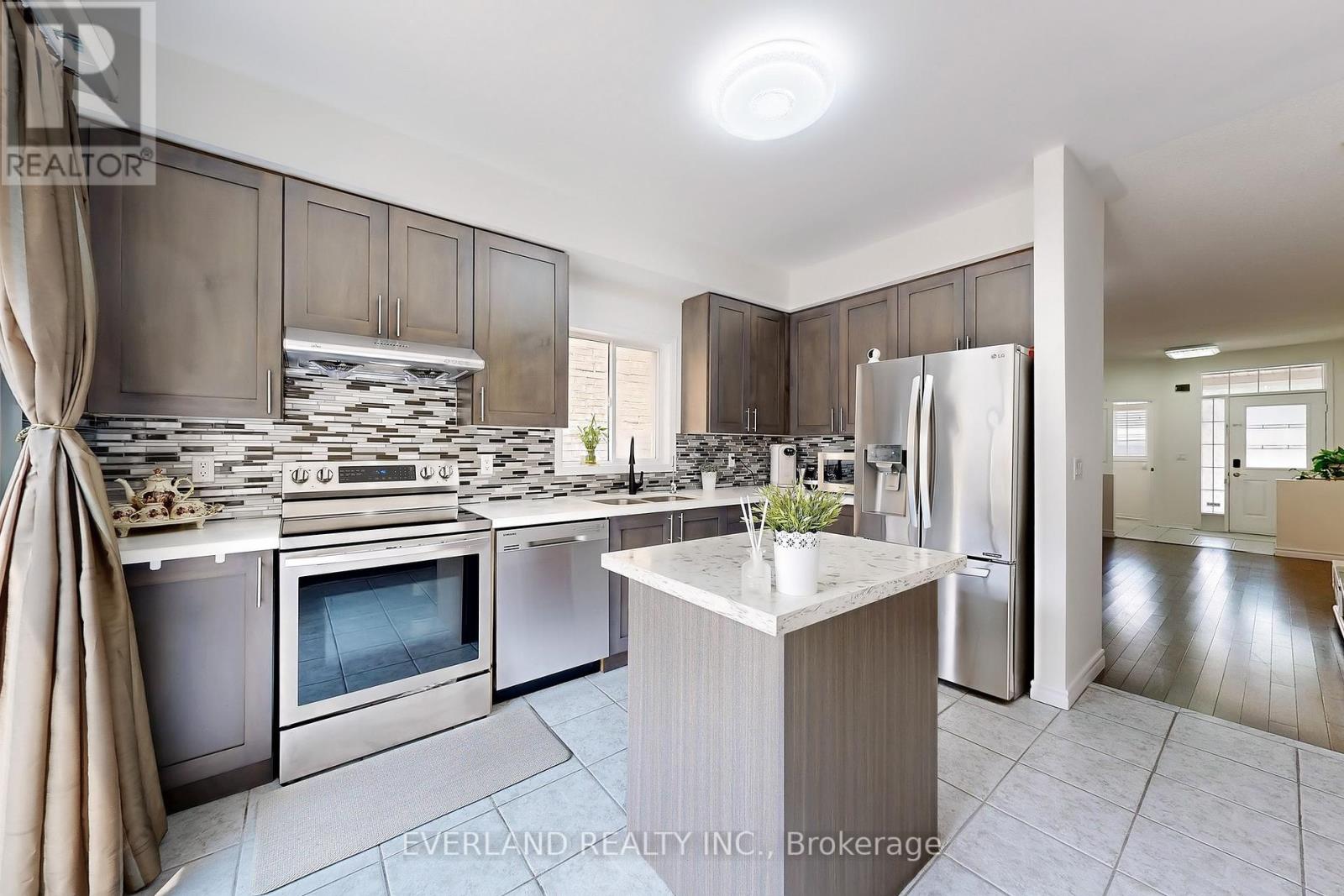 118 Orchard Hill Boulevard, Markham (Berczy), Ontario  L6C 2M4 - Photo 8 - N12376157