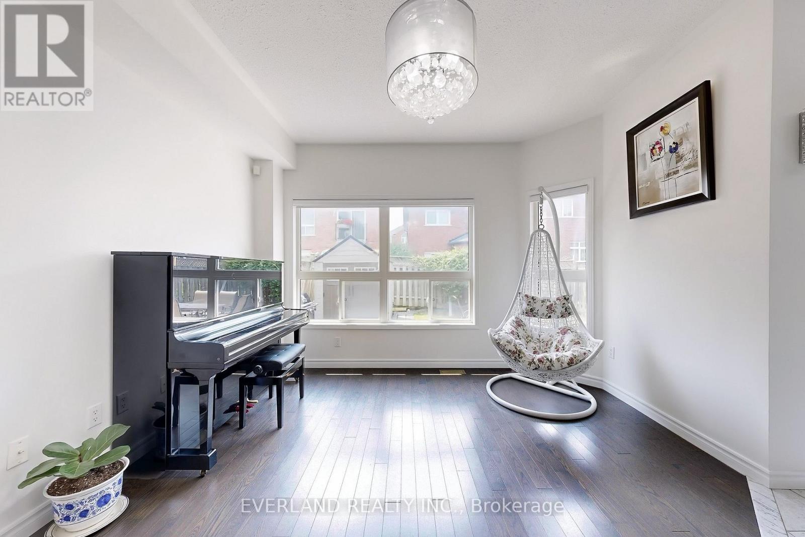118 Orchard Hill Boulevard, Markham (Berczy), Ontario  L6C 2M4 - Photo 4 - N12376157