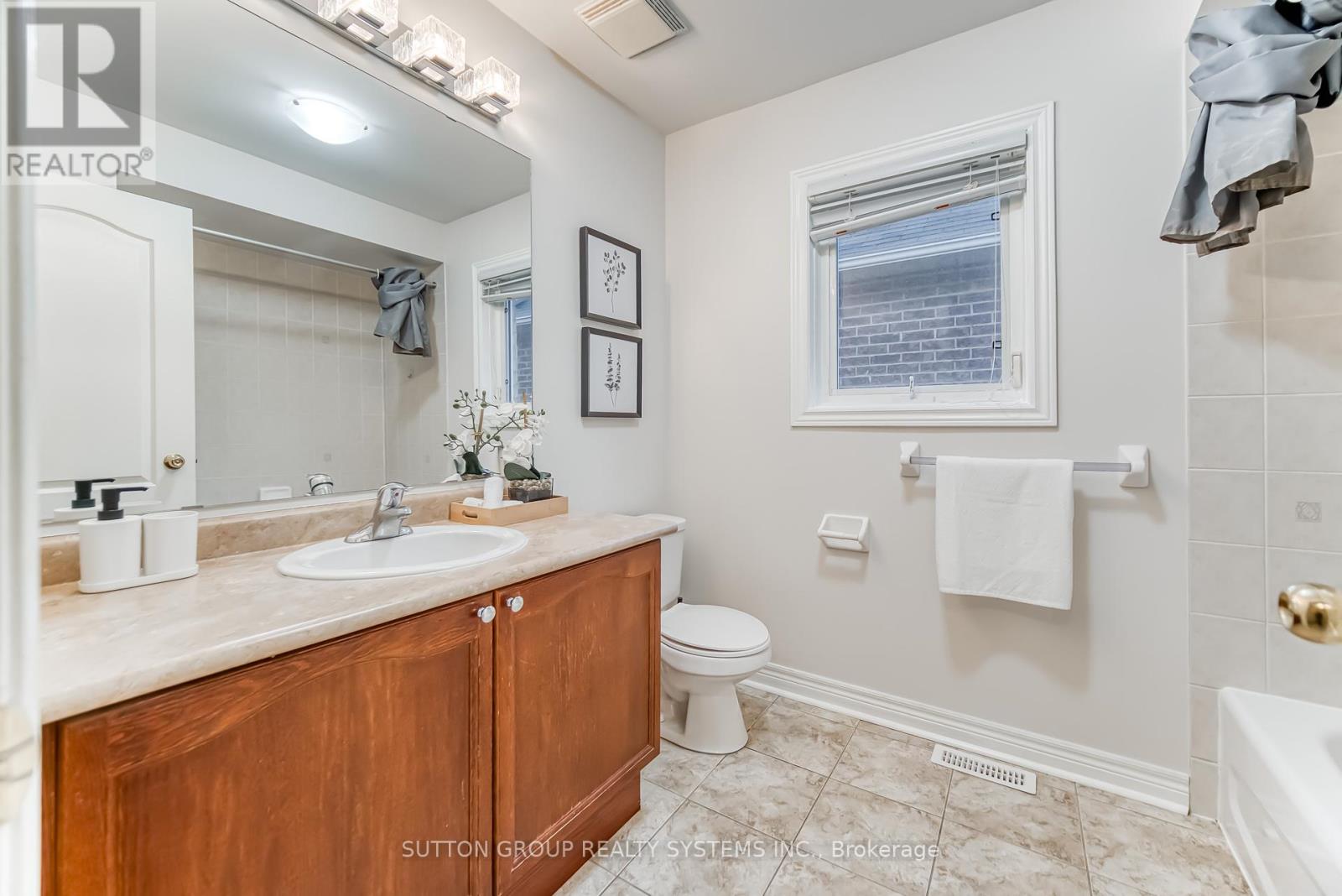 3806 Quiet Creek Drive, Mississauga, Ontario  L5M 8A9 - Photo 39 - W12387212