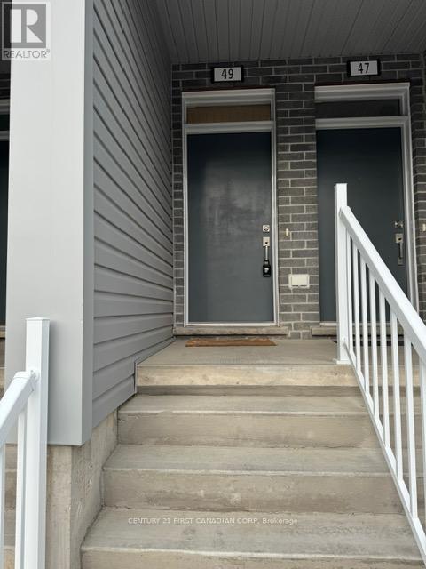 Property at 990 DEVERON CRESCENT image 3
