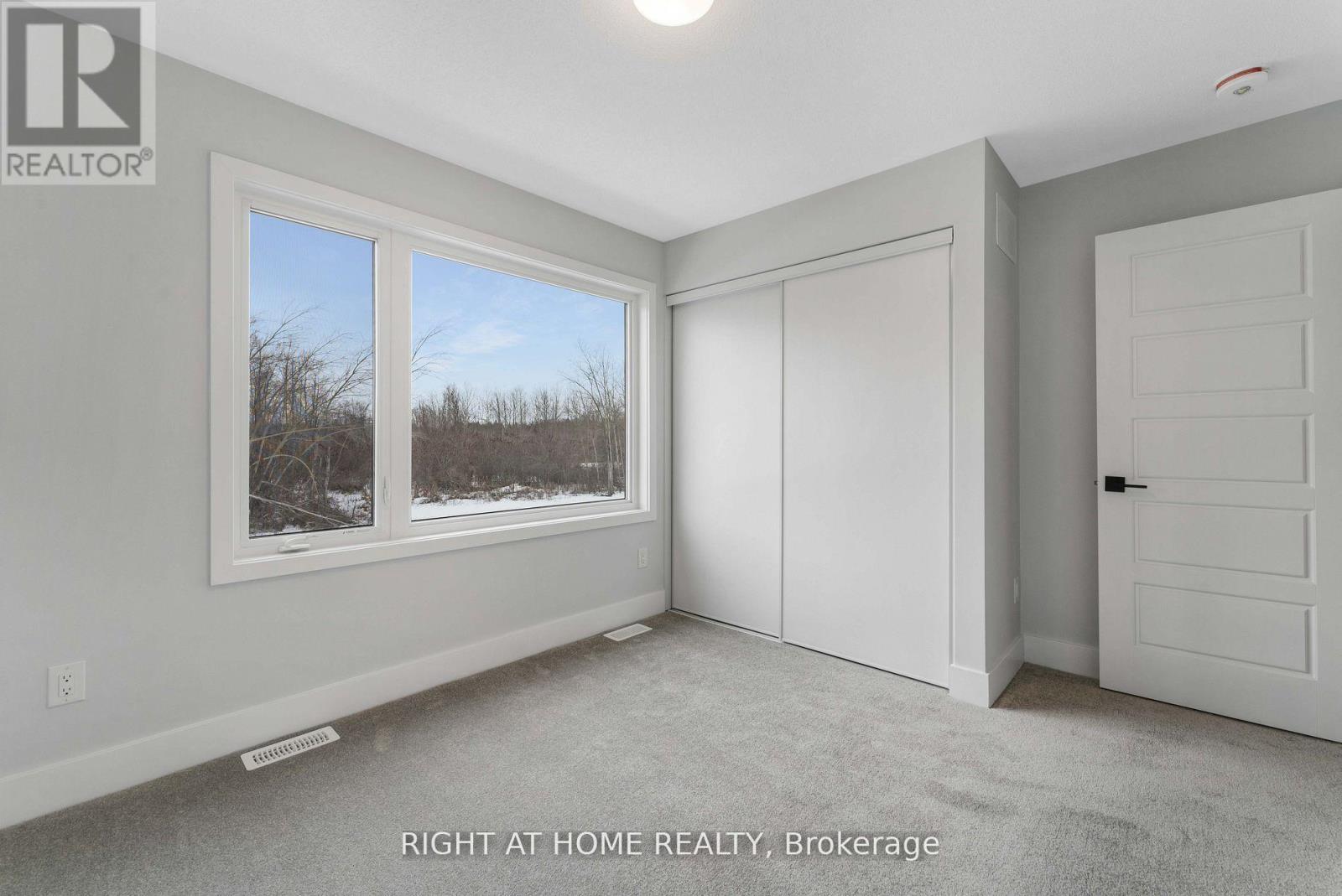 831 Derreen Avenue, Ottawa, Ontario  K2S 3A7 - Photo 15 - X12387258