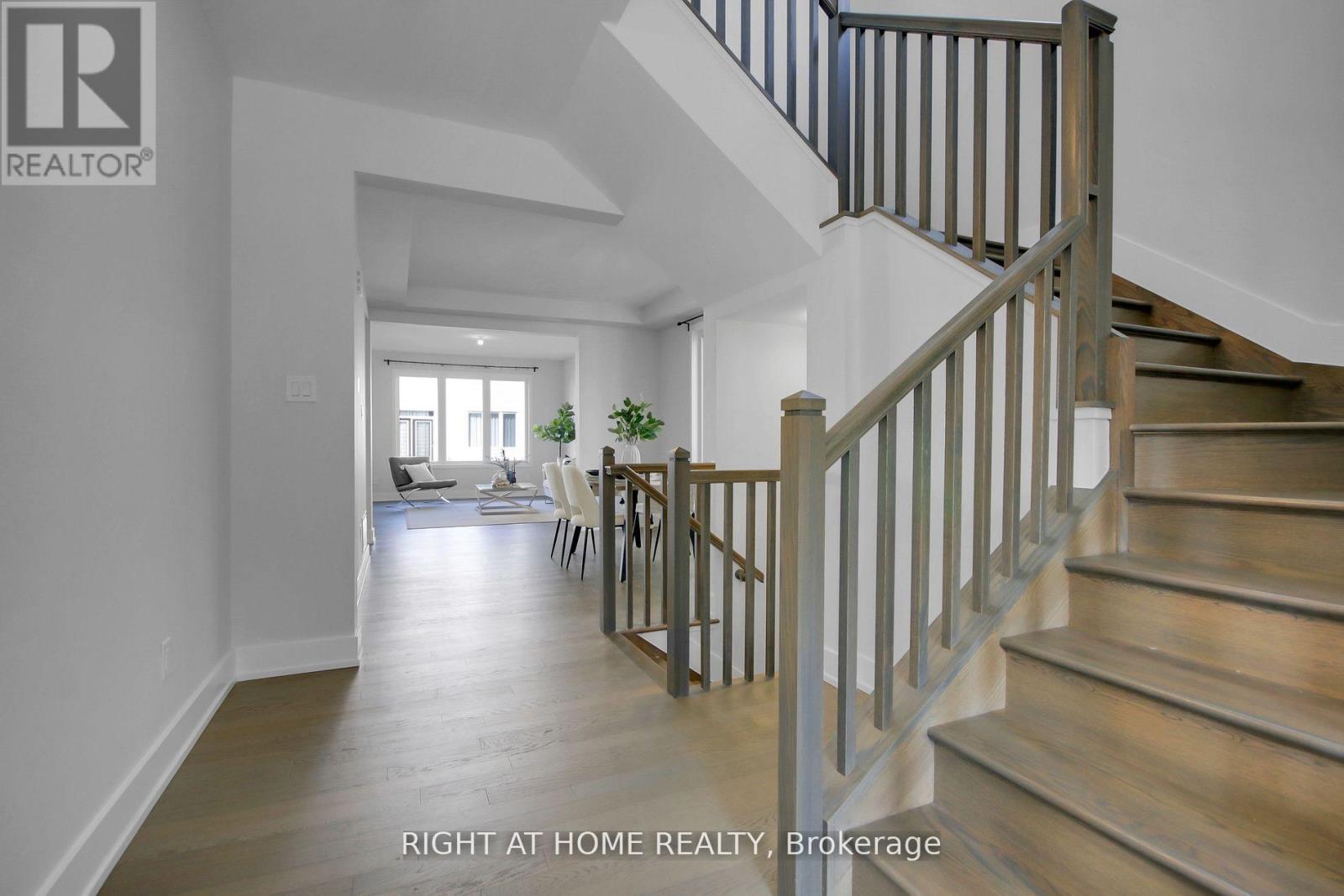 831 Derreen Avenue, Ottawa, Ontario  K2S 3A7 - Photo 3 - X12387258