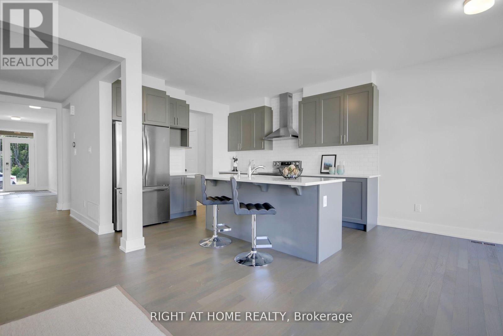 831 Derreen Avenue, Ottawa, Ontario  K2S 3A7 - Photo 8 - X12387258