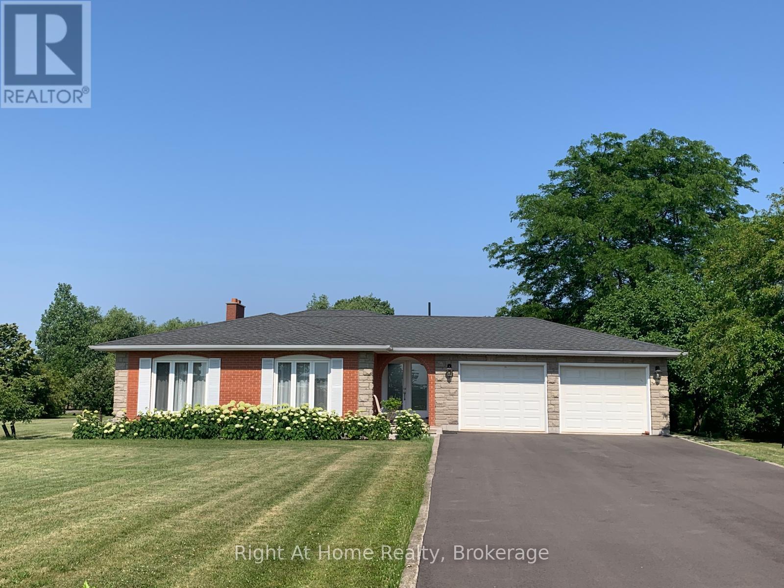 221 FIRST ROAD E, Hamilton, Ontario