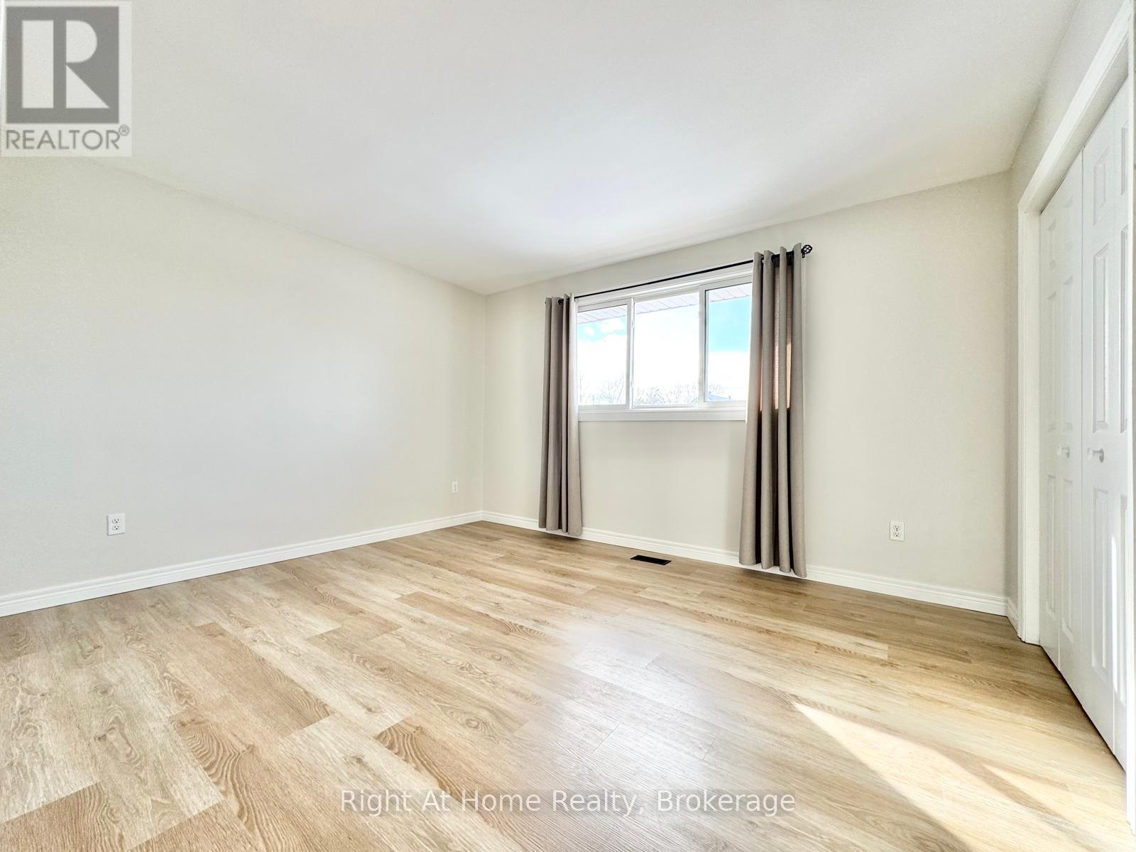 221 First Road E, Hamilton, Ontario  L8J 2V6 - Photo 10 - X12387265