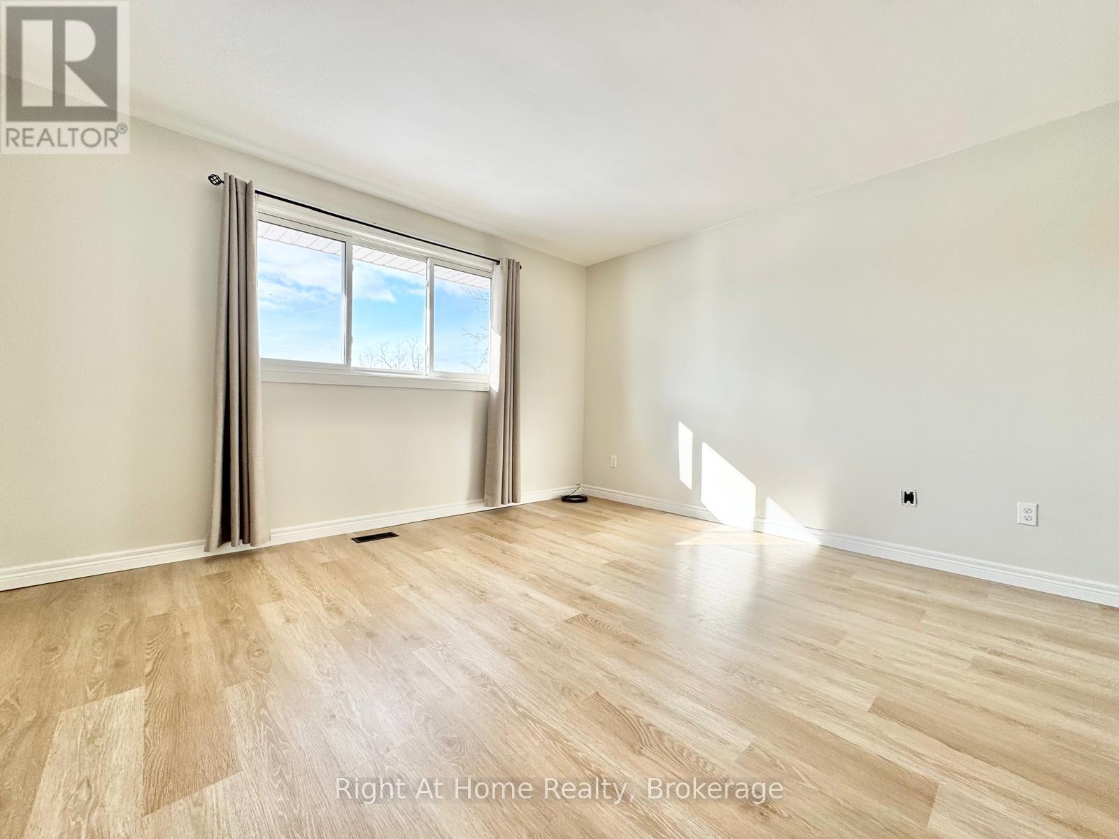 221 First Road E, Hamilton, Ontario  L8J 2V6 - Photo 11 - X12387265