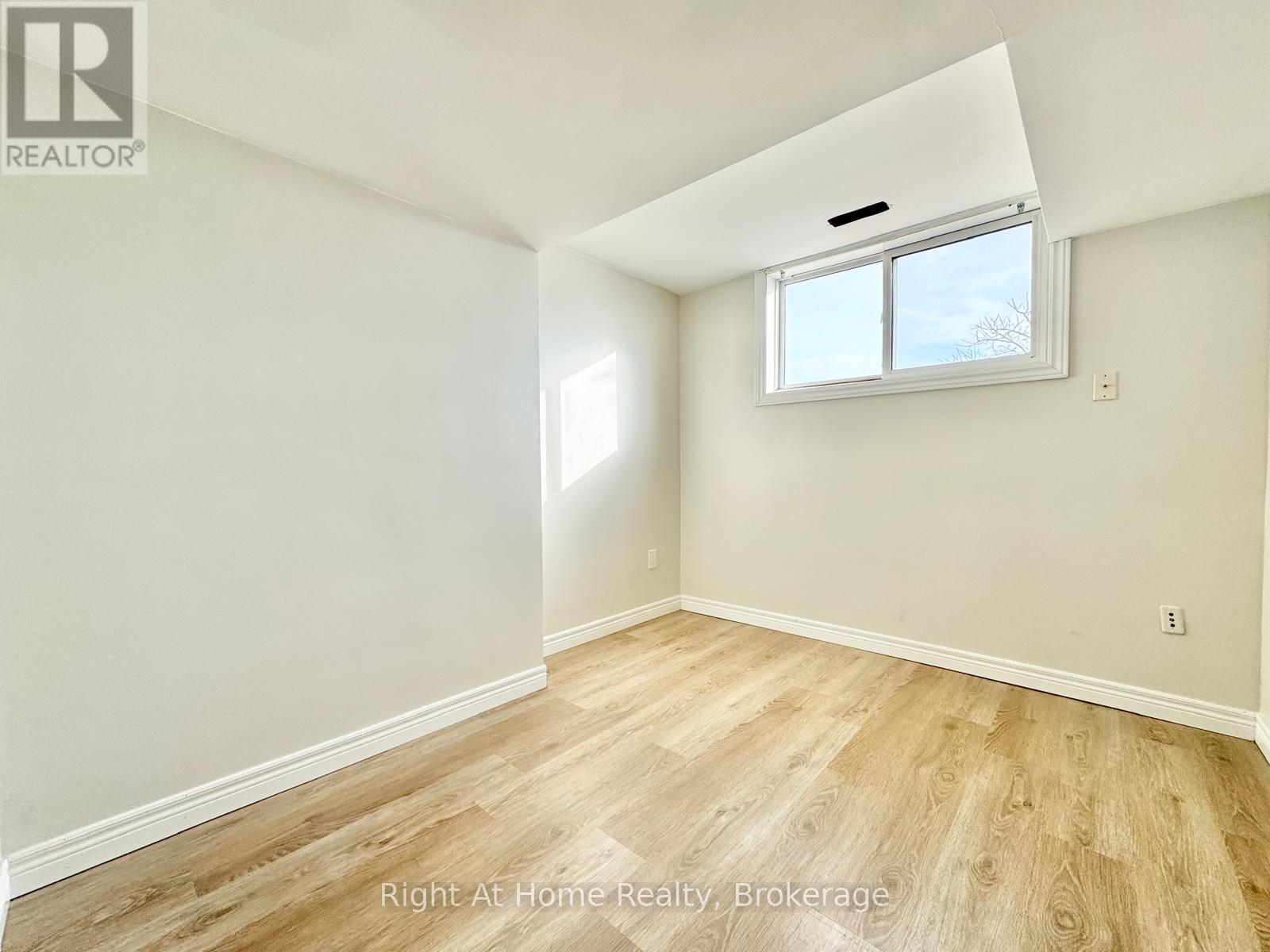 221 First Road E, Hamilton, Ontario  L8J 2V6 - Photo 15 - X12387265