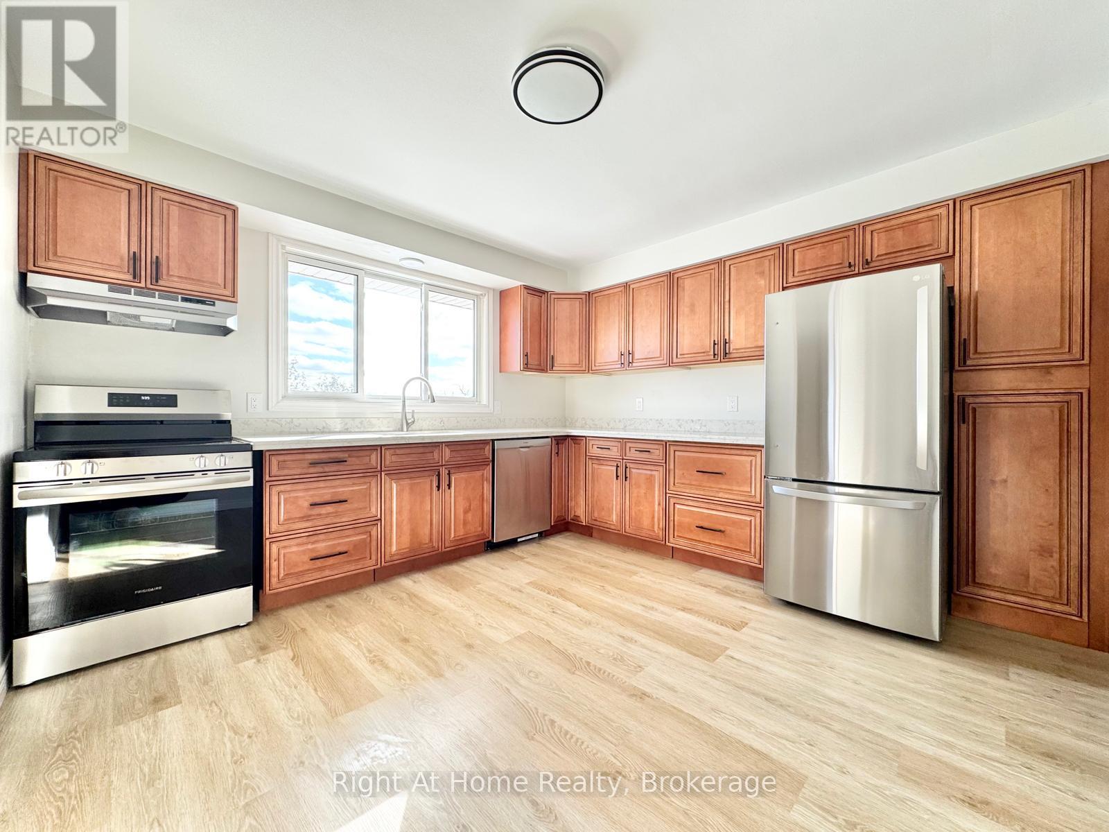 221 First Road E, Hamilton, Ontario  L8J 2V6 - Photo 6 - X12387265