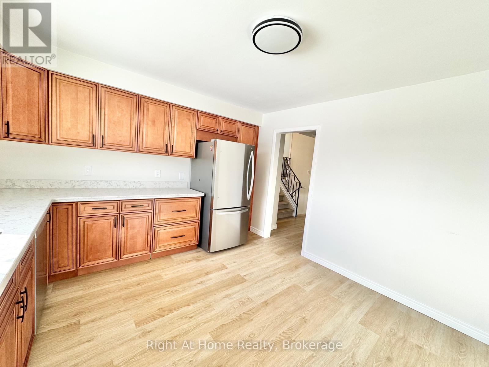 221 First Road E, Hamilton, Ontario  L8J 2V6 - Photo 7 - X12387265