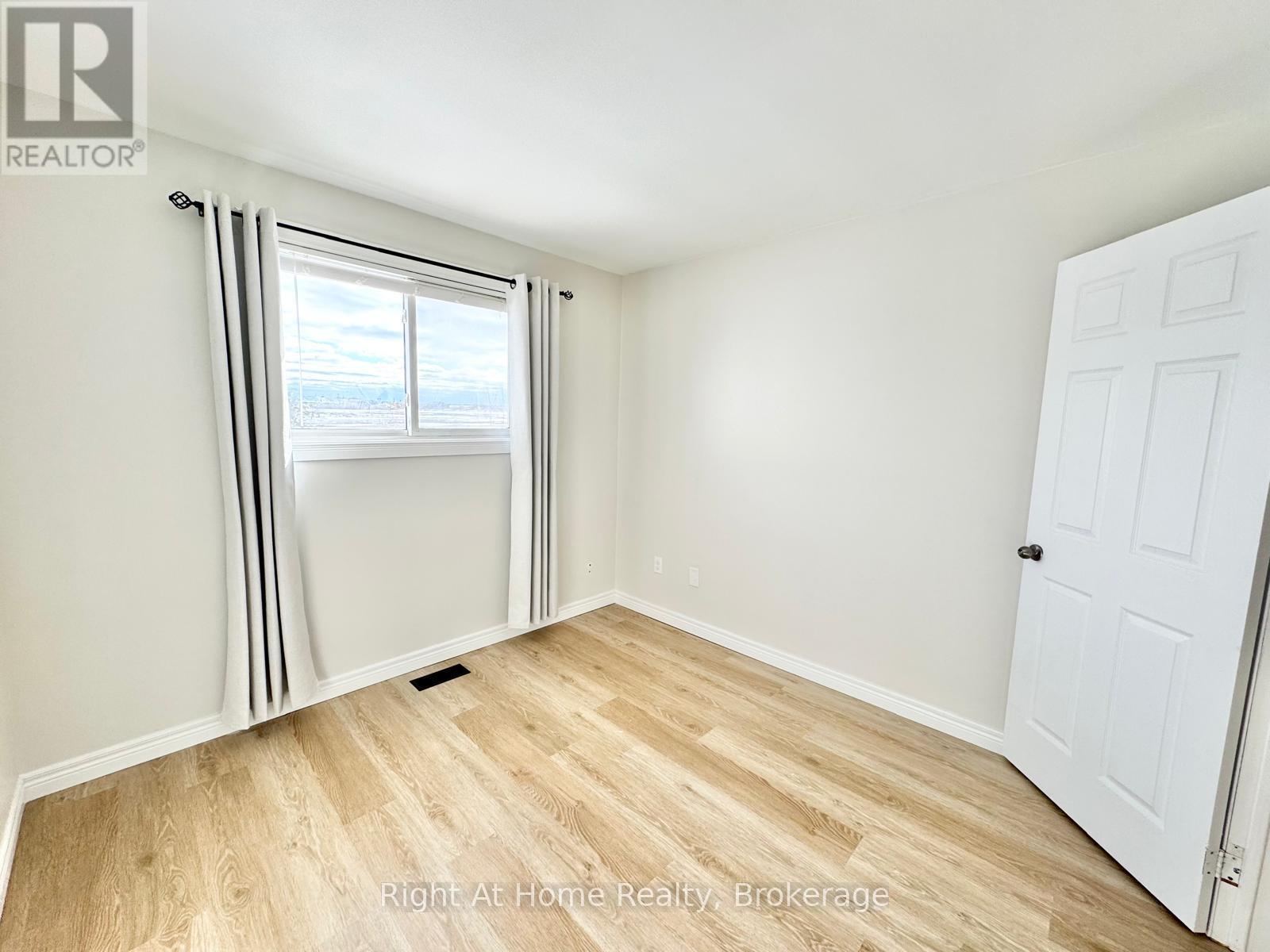 221 First Road E, Hamilton, Ontario  L8J 2V6 - Photo 9 - X12387265