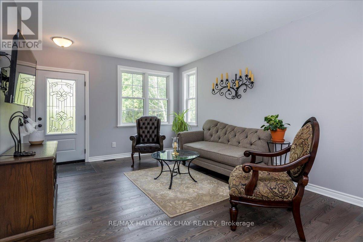 1047 Larch Street, Innisfil, Ontario  L0L 1C0 - Photo 3 - N12366702