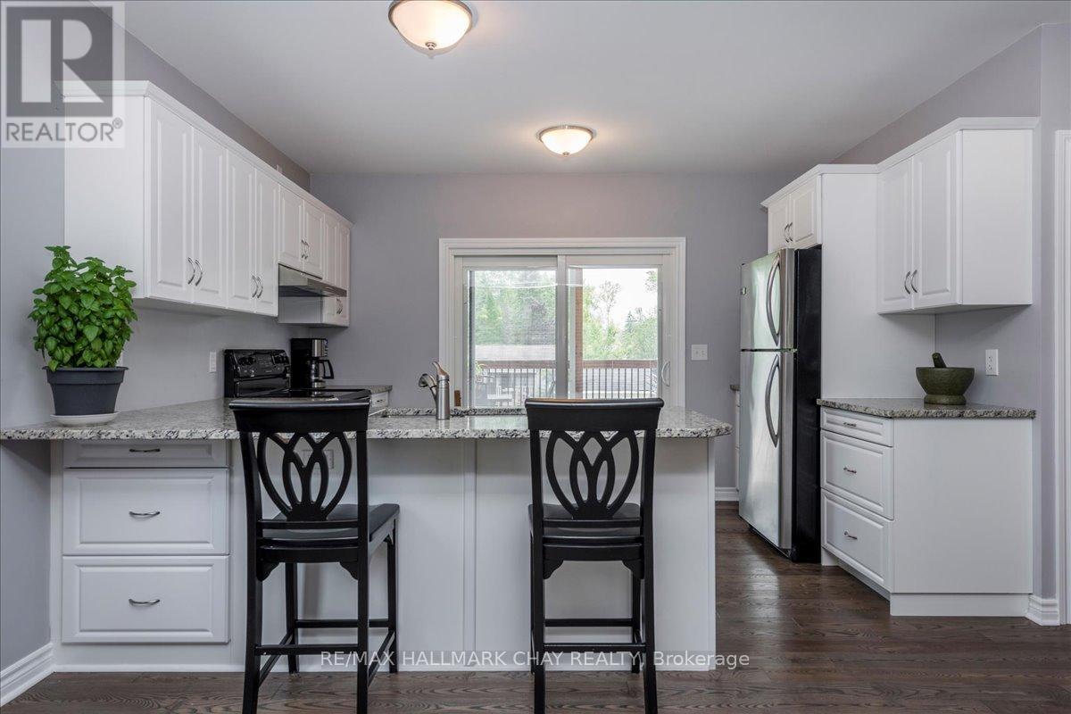 1047 Larch Street, Innisfil, Ontario  L0L 1C0 - Photo 5 - N12366702
