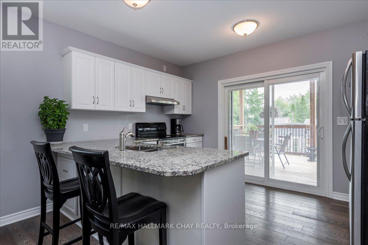 1047 Larch Street, Innisfil, Ontario  L0L 1C0 - Photo 7 - N12366702