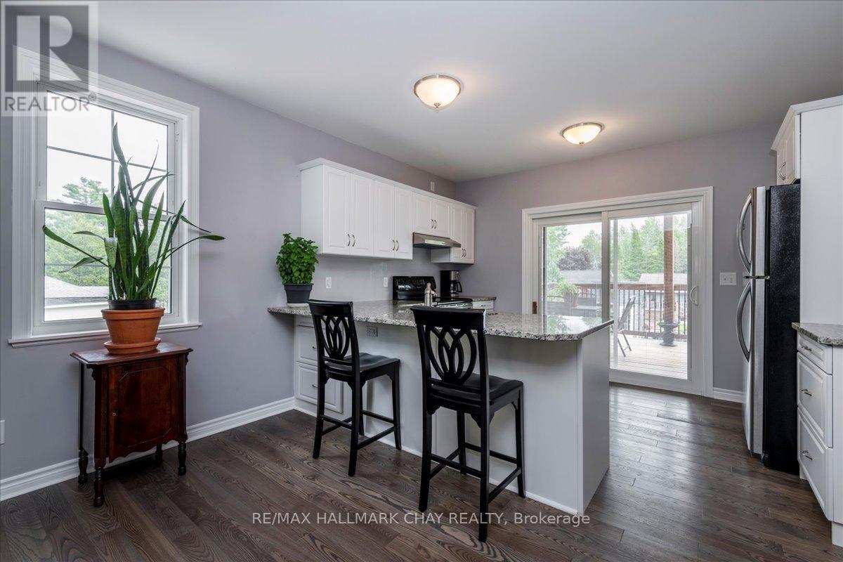 1047 Larch Street, Innisfil, Ontario  L0L 1C0 - Photo 4 - N12366702