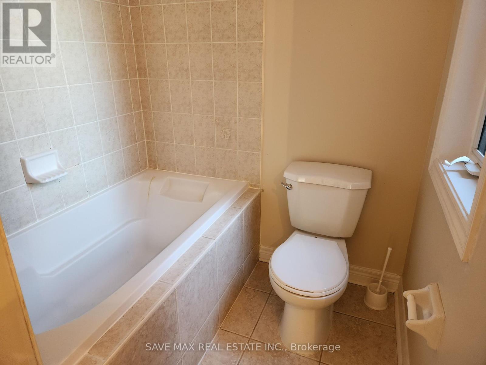 39 Frostbite Lane, Brampton, Ontario  L6R 3L8 - Photo 10 - W12387268