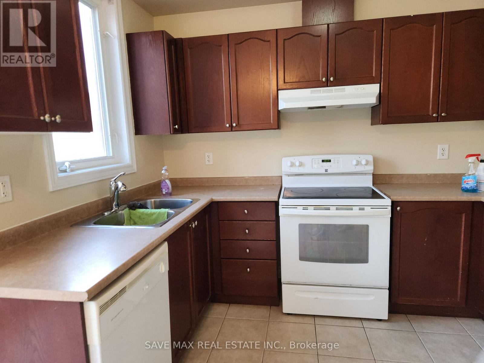 39 Frostbite Lane, Brampton, Ontario  L6R 3L8 - Photo 3 - W12387268
