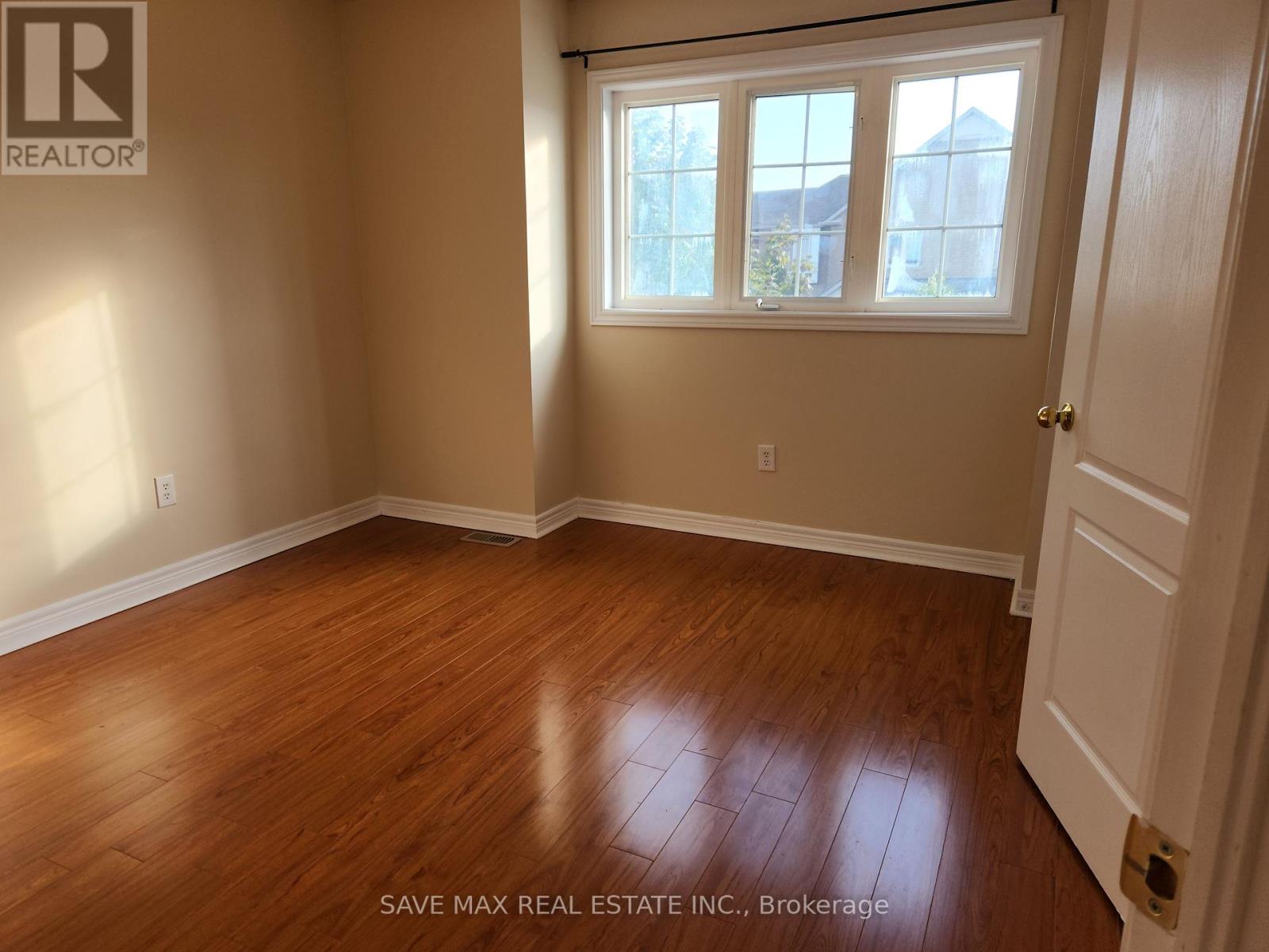 39 Frostbite Lane, Brampton, Ontario  L6R 3L8 - Photo 4 - W12387268