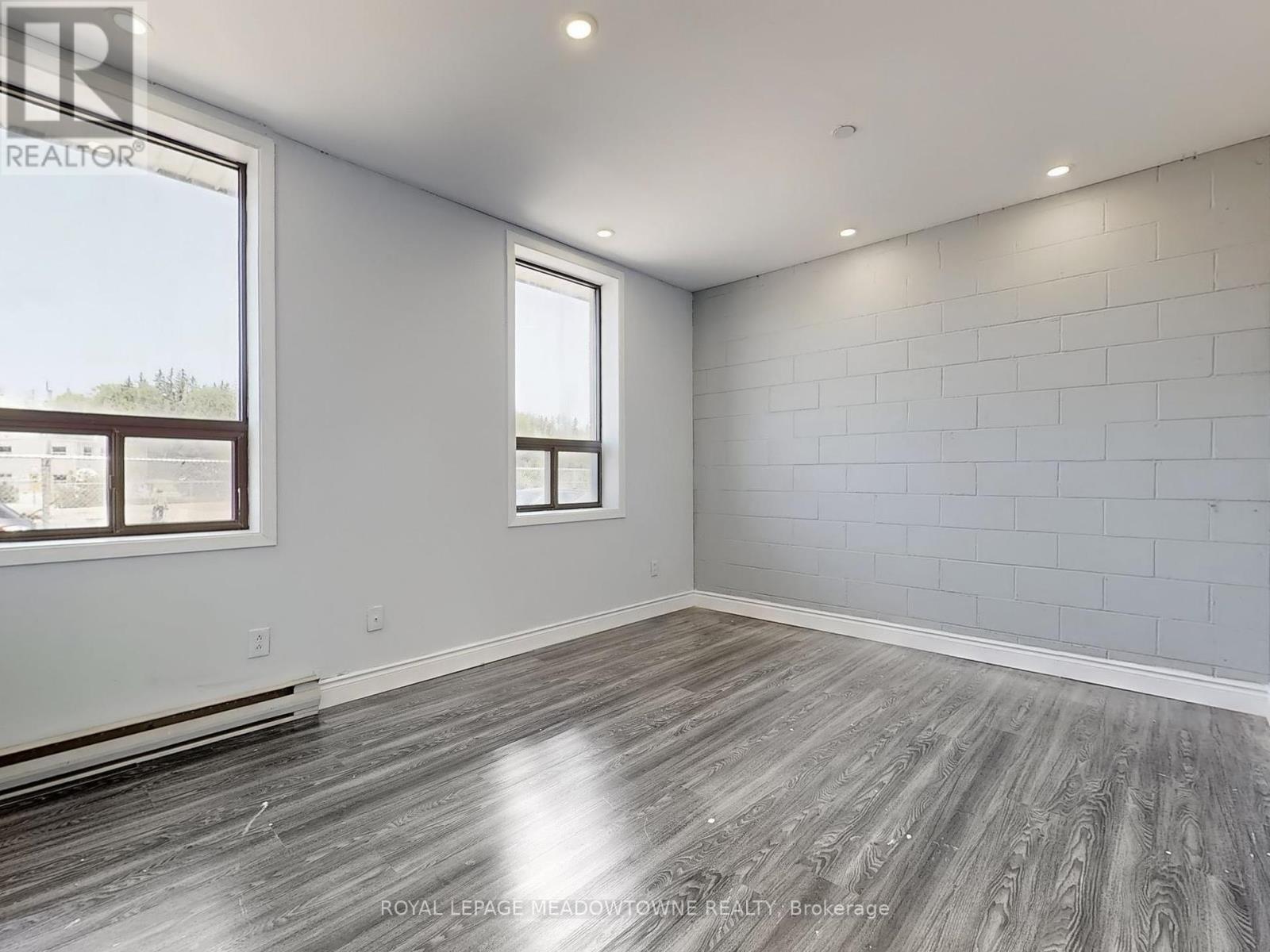 3a - 305 Armstrong Avenue, Halton Hills, Ontario  L7G 4X6 - Photo 4 - W12387269