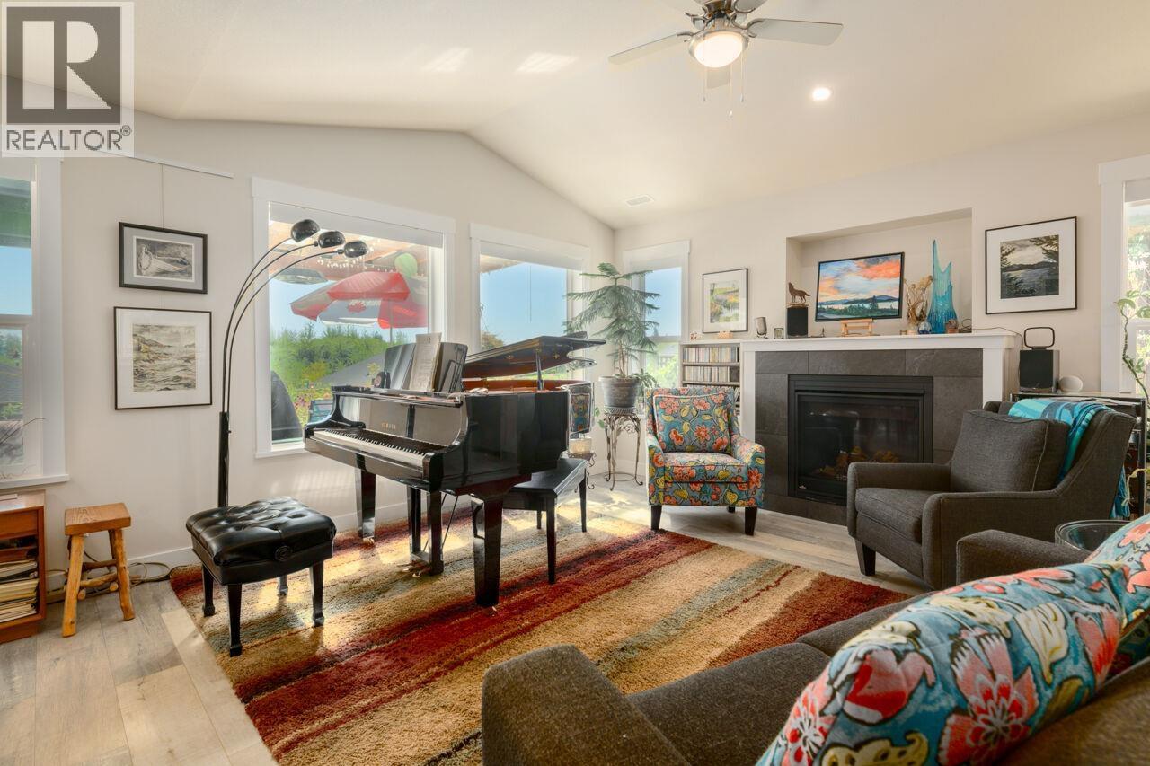 1117 Celia Crescent, Gibsons, British Columbia  V0N 1V7 - Photo 12 - R3044409