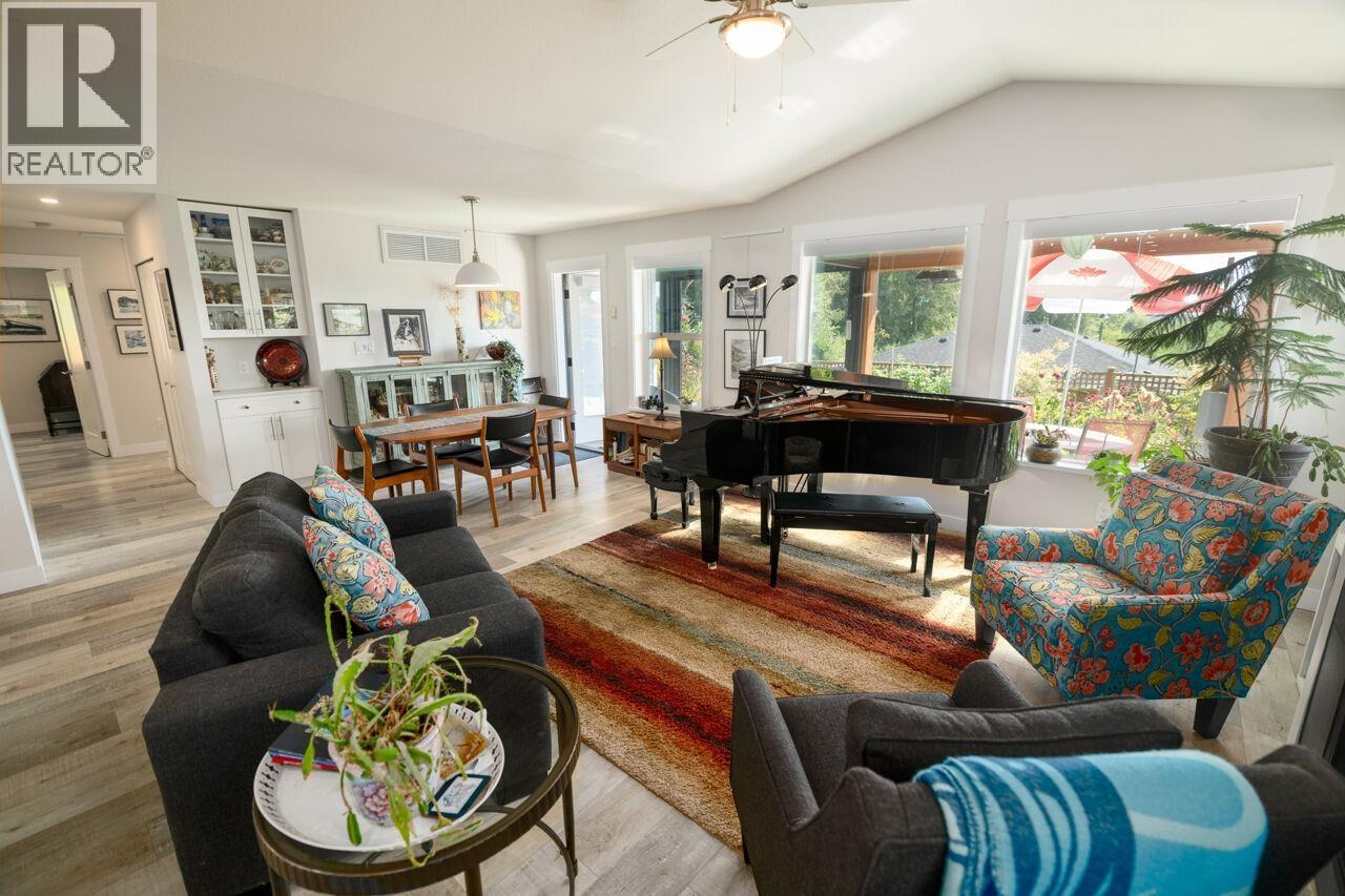 1117 Celia Crescent, Gibsons, British Columbia  V0N 1V7 - Photo 11 - R3044409