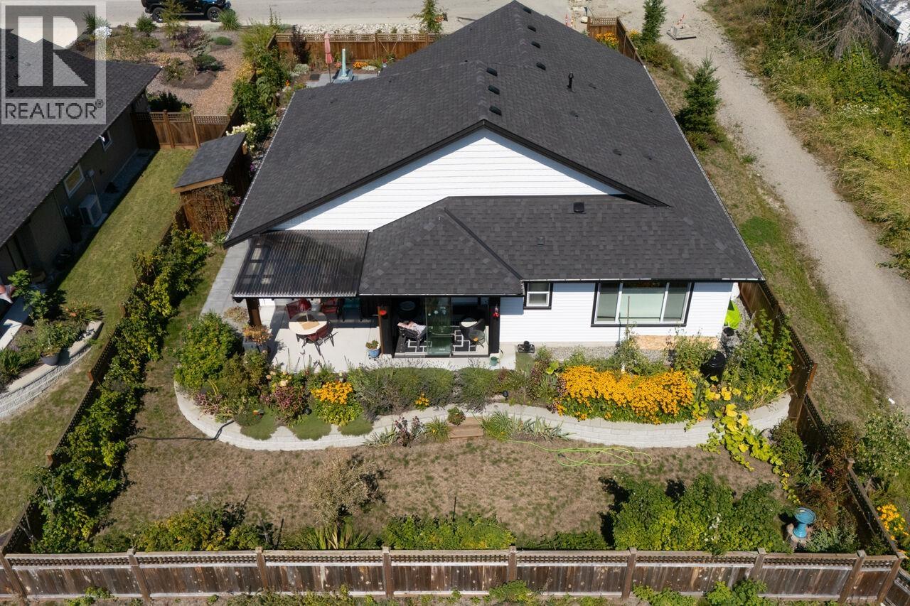 1117 Celia Crescent, Gibsons, British Columbia  V0N 1V7 - Photo 3 - R3044409
