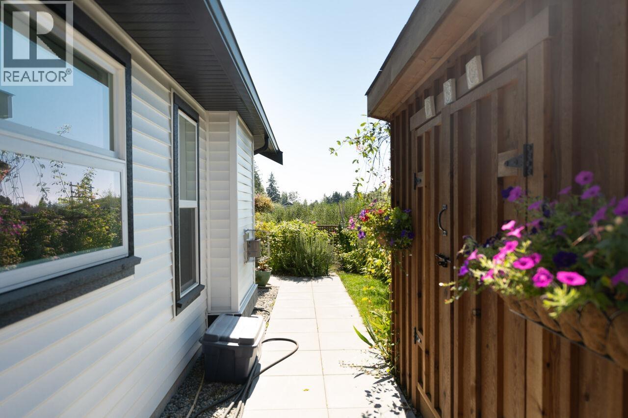 1117 Celia Crescent, Gibsons, British Columbia  V0N 1V7 - Photo 33 - R3044409